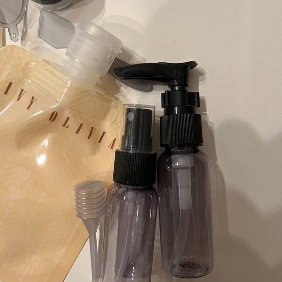 Travel Gift Set Ivy Olivia 9 Piece Refillable Kit and SinglesSwag Fay Socks New - Picture 9 of 13